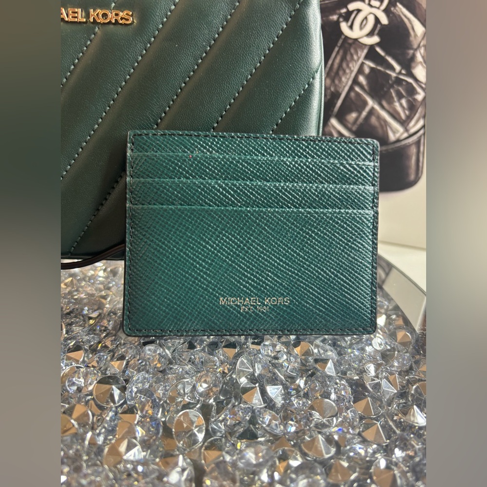 Michael Kors Emerald Green Crossbody with Card holder and AirPod case NWOT - Picture 7 of 12